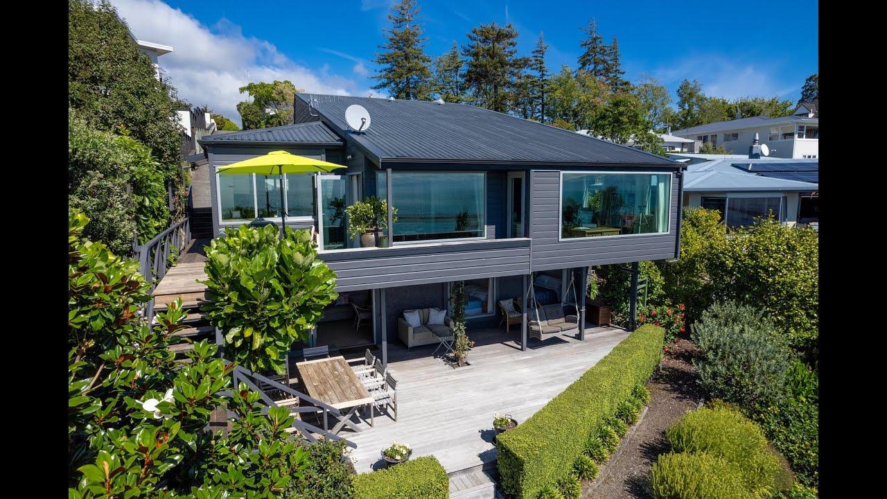 A Modern Classic on the Iconic Port Hills!