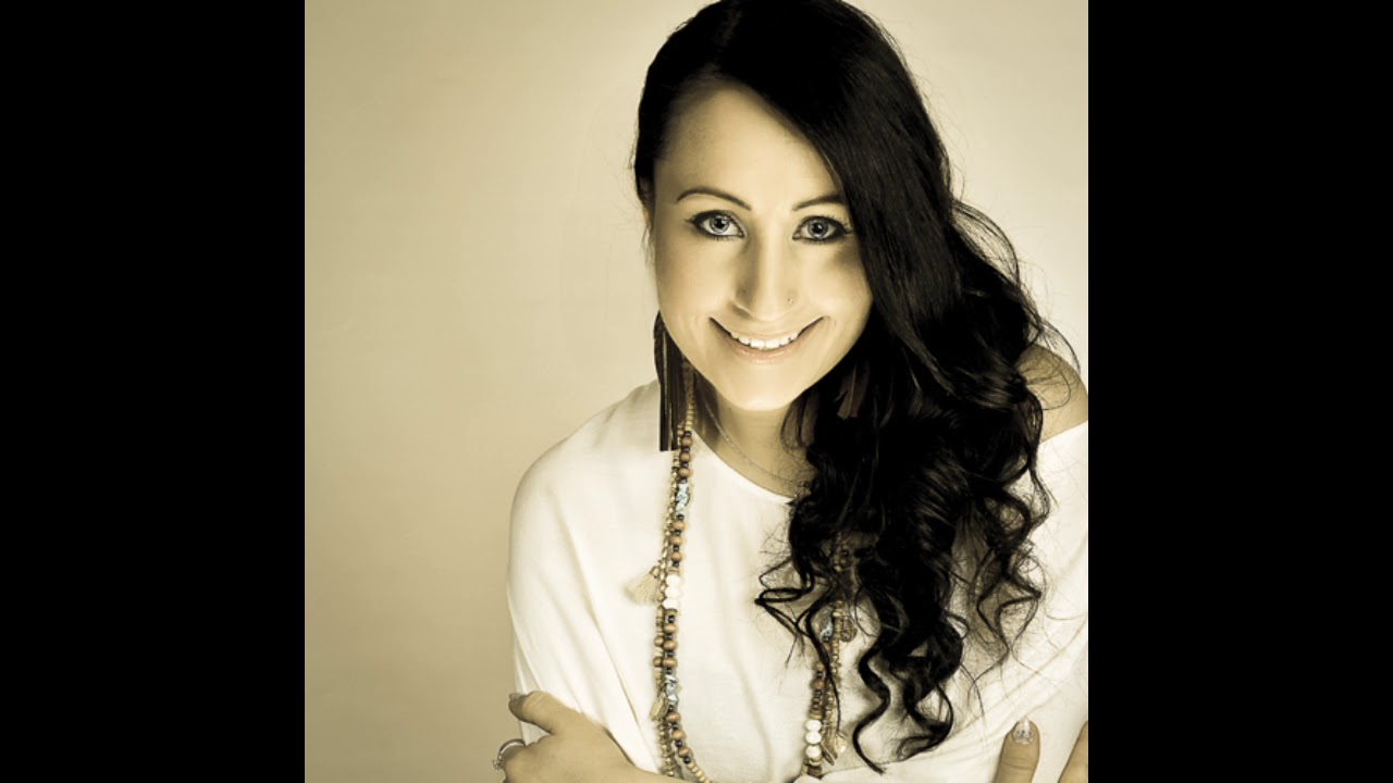 Radio Pookin listavieraana Nina Åkerman - esittelyssä kappale Aikuinen oon (05.11.2017)