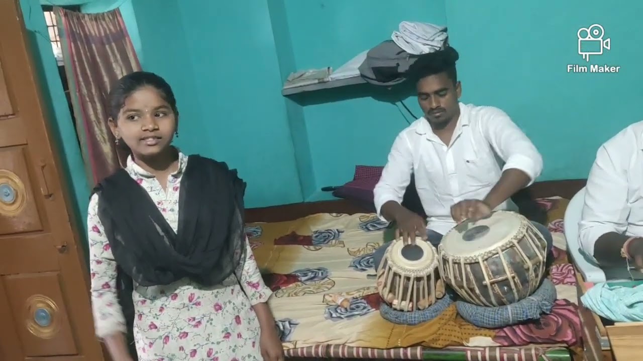 శ్రీపోతులూరివీరబ్రహ్మేంద్రస్వామి చరిత్ర నుంచి కలిగించుమాకు పాట చిట్టితల్లి హేమలత చాలా చక్కగా పాడింది