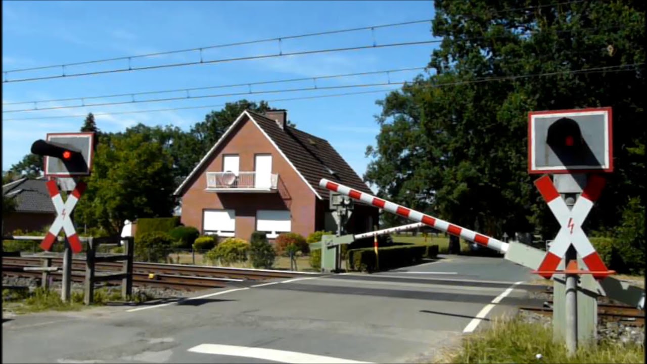 Spoorwegovergang Gildehaus (D) // German Railroad crossing // Bahn&uuml;bergang