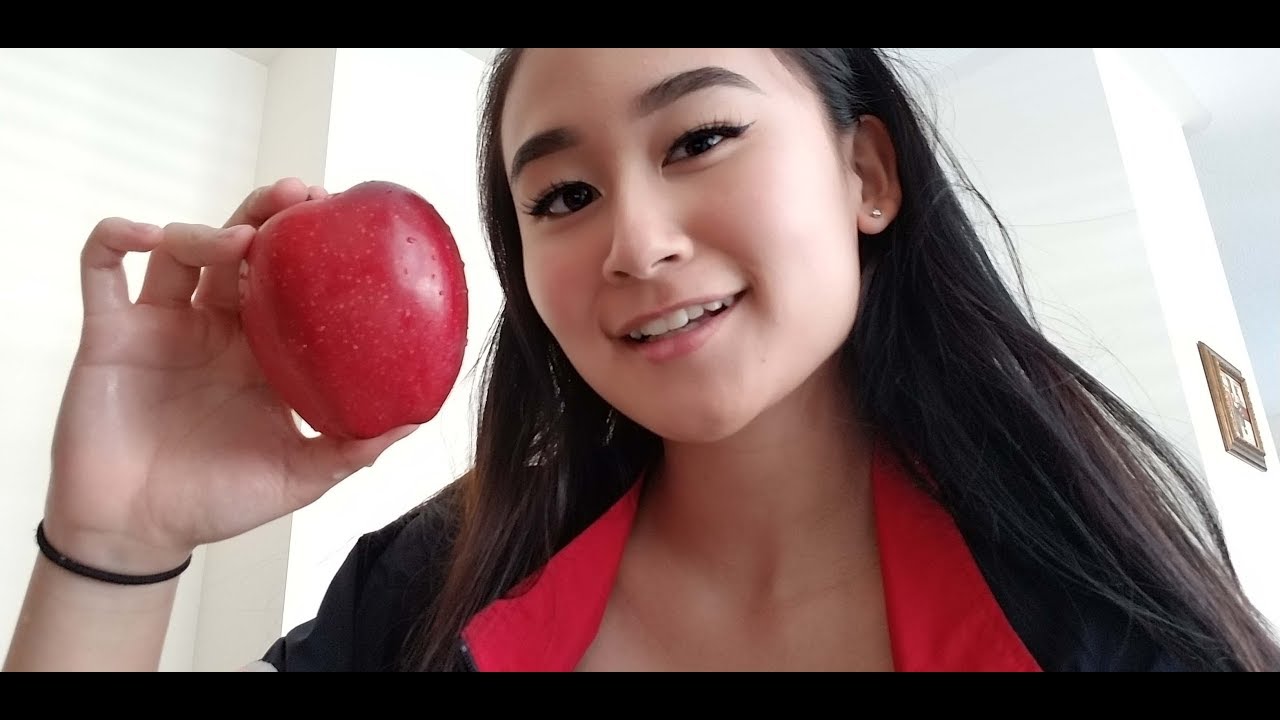 ASMR - Cronch Cronch Cronching an Apple