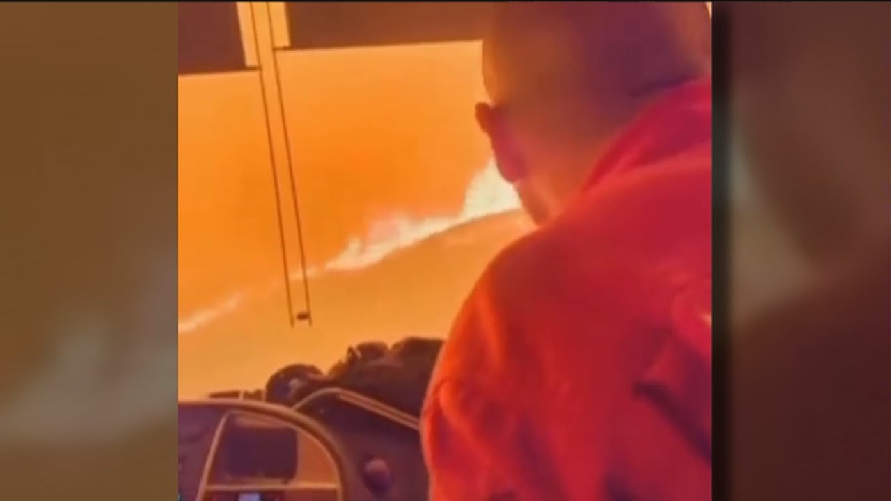 Las impactantes imágenes de un autobús de la UME atravesando el incendio de Castellón