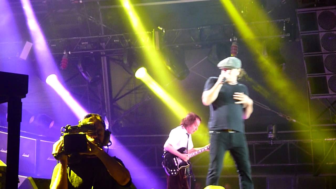 AC/DC You Shook Me All Night Long - Live at Etihad Stadium (Melbourne) - 8 Dec 2015