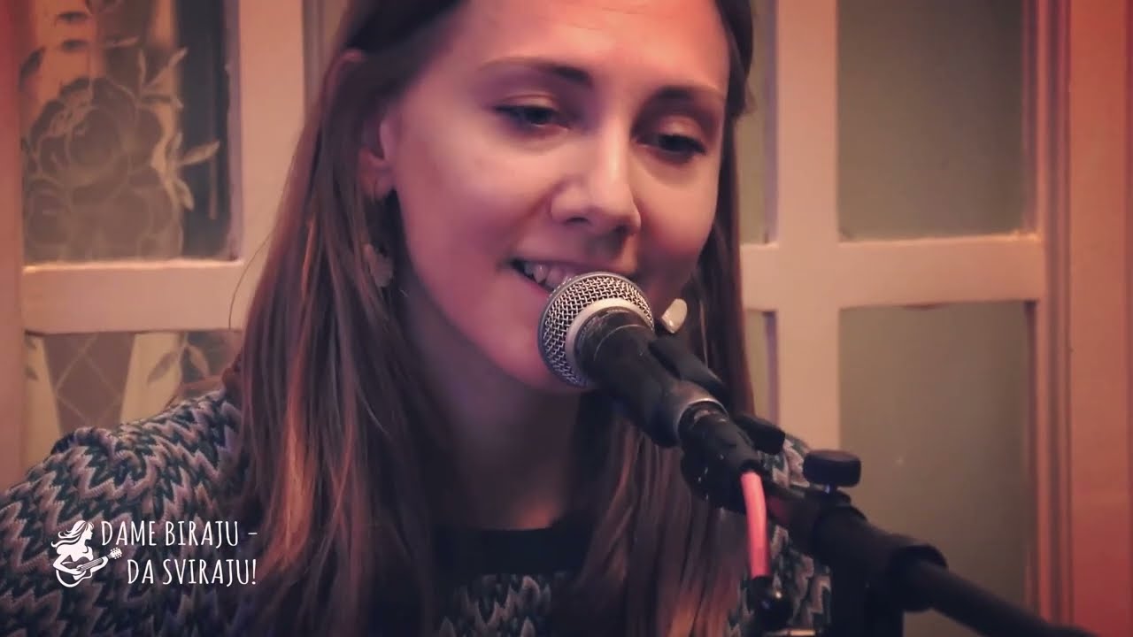 Teodora Pejčić - S neba visi konopac (uživo)