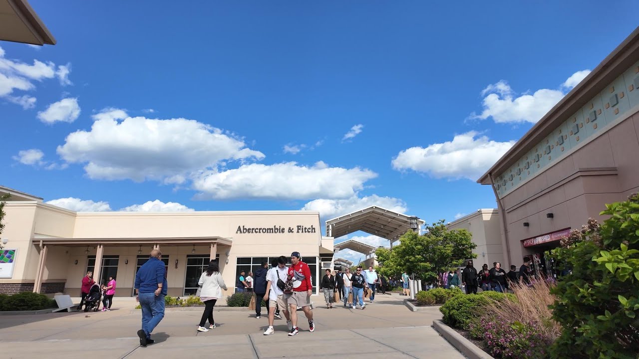 Chicago Premium Outlets at Aurora Illinois