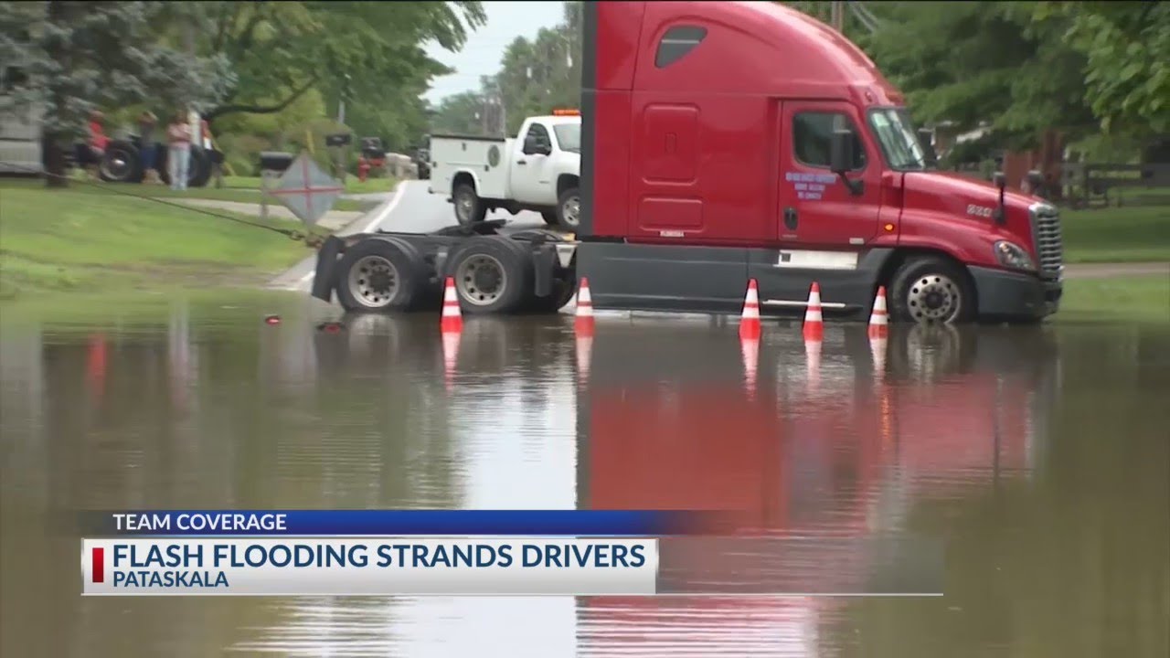 Heavy rain causes traffic to get stuck on the road