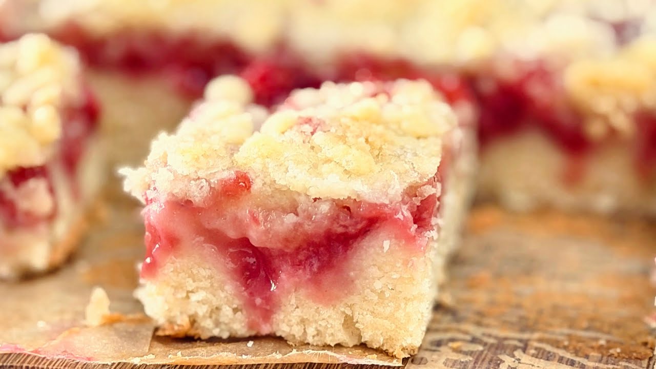 Strawberry crumble cake. Soft Spring Dessert