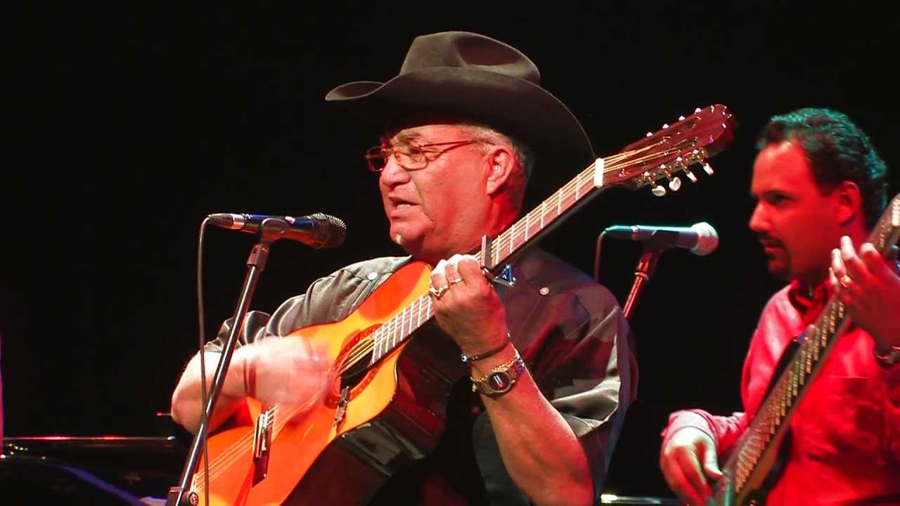 ELIADES OCHOA en concierto (HD)