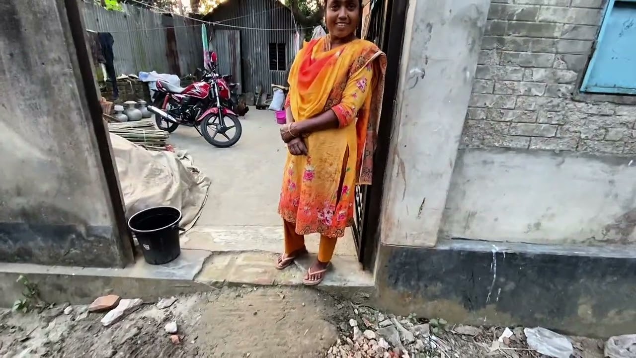 বাইক উঠানোর জন্যে কি করছে দেখুন - এলাকার পরিস্থিতি 