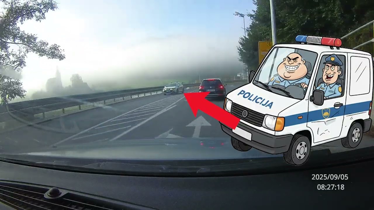 5 9 2025 Policaj P 02 527 pelje v mesto Laško Slovenija - Slovenian cop driving to Laško City