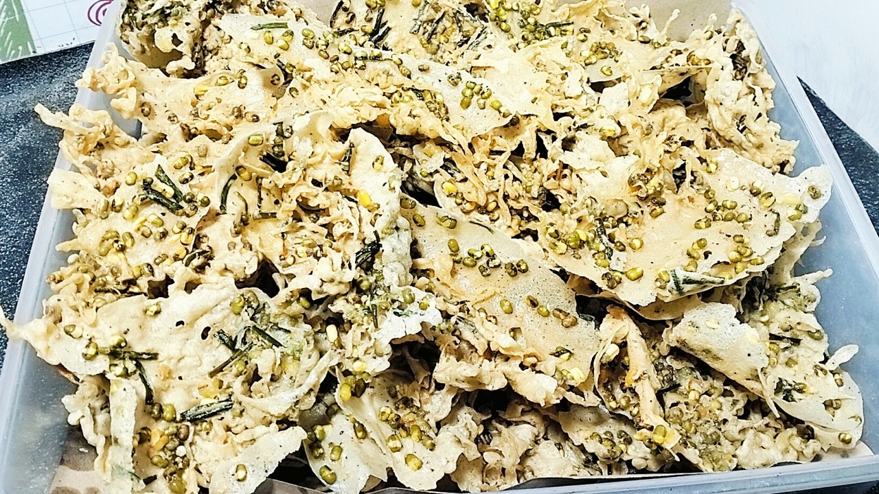 RESEP REMPEYEK KACANG HIJAU RENYAH DAN GURIH !!! MODAL 500 GR TEPUNG BERAS JADI 6 TOPLES BESAR !!