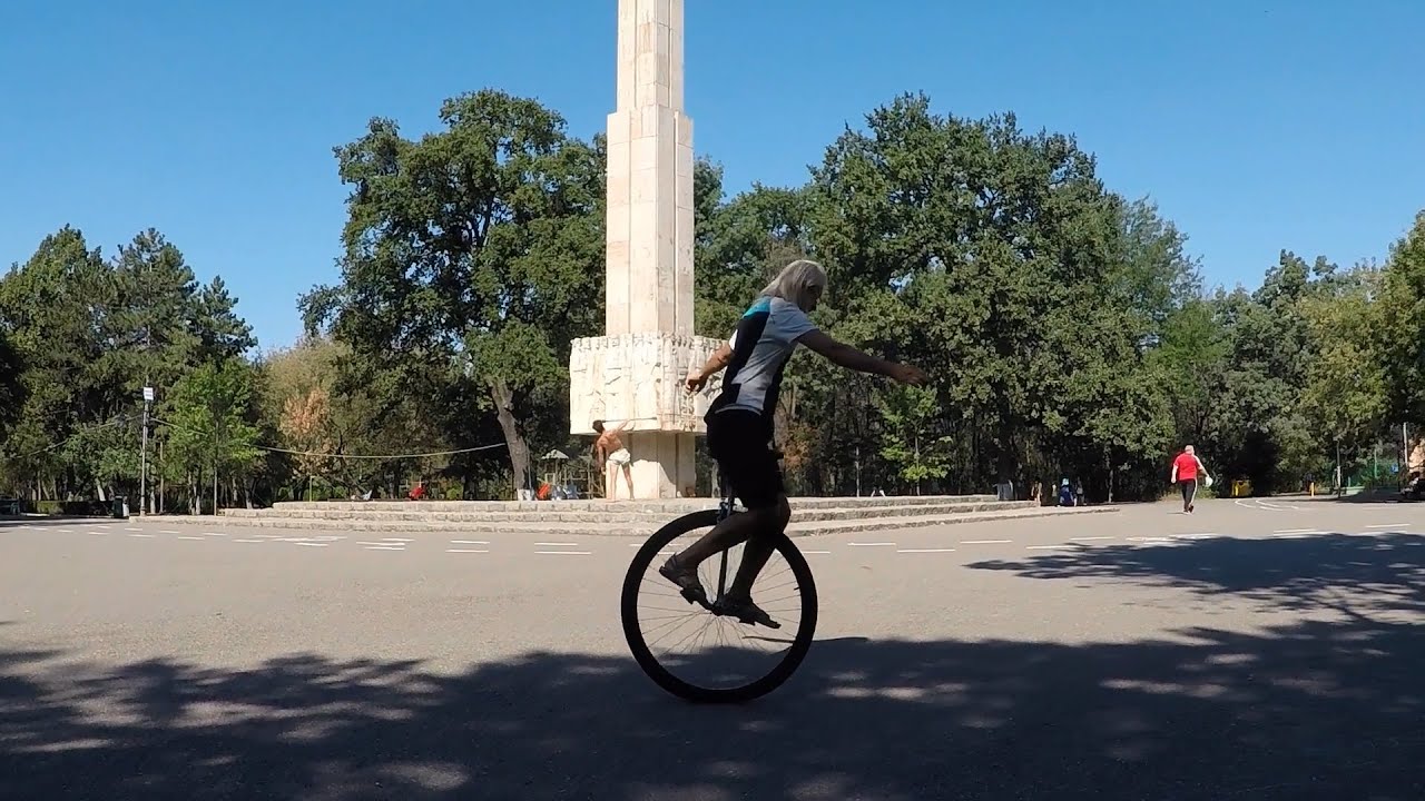 Unicycling on a 36" Unicycle - Monociclu 36er - MapMyRide vs. Strava