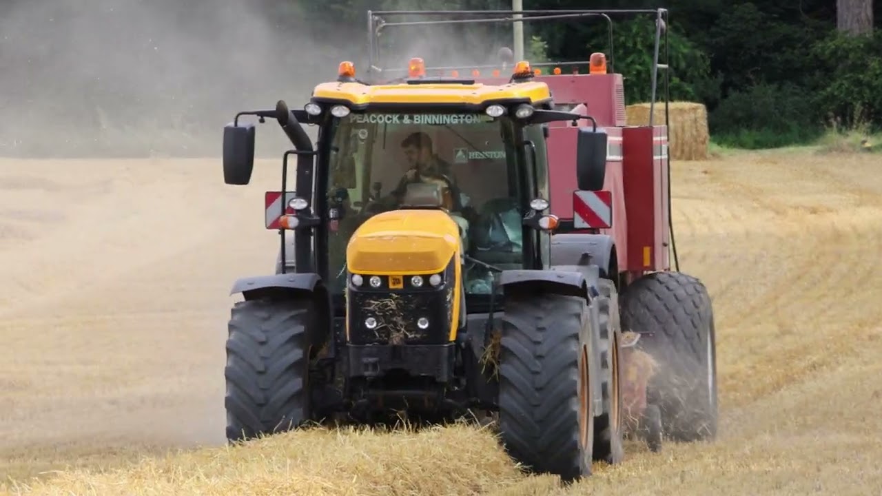 NEW HOLLAND CR1090 COMBINE + FASTRACK WITH HESSTON 4900 BALER.
