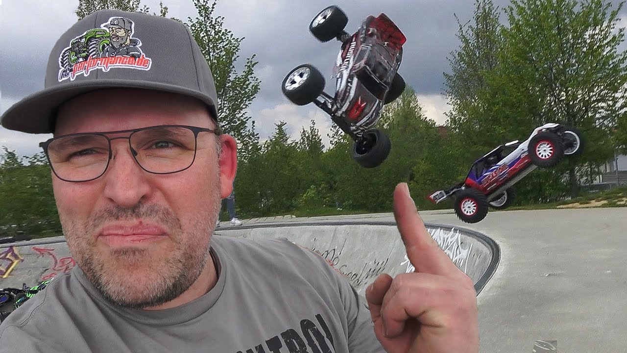 Skatepark Action mit Johnny Hand ( Rustler und Hoss fliegen hoch)