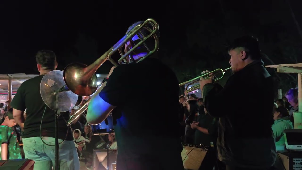 La banda al rojo vivo - Mi historia entre tus dedos-Junto a la lluvia-Ahora te puedes marchar