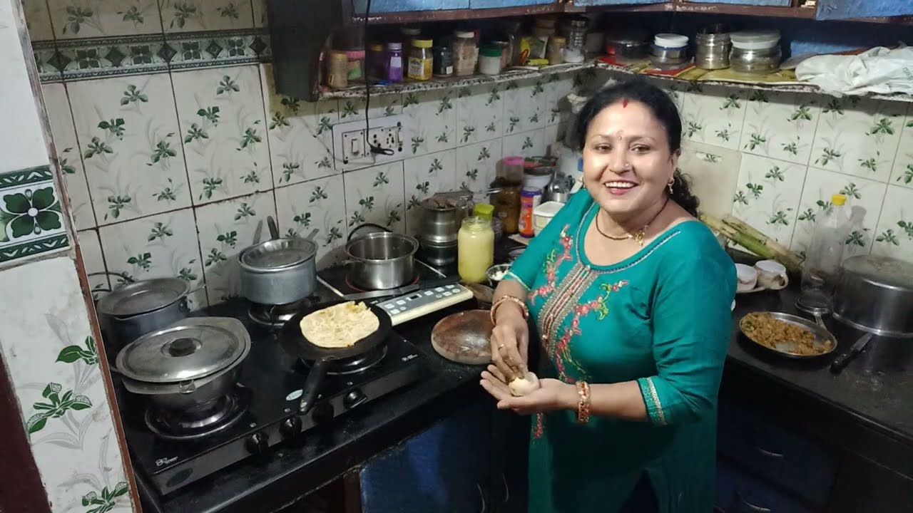 Aaj maine banaye aaloo pyaaj ka paratha #explorepage #nonfollowers #foryou #viralvideo #indianfood