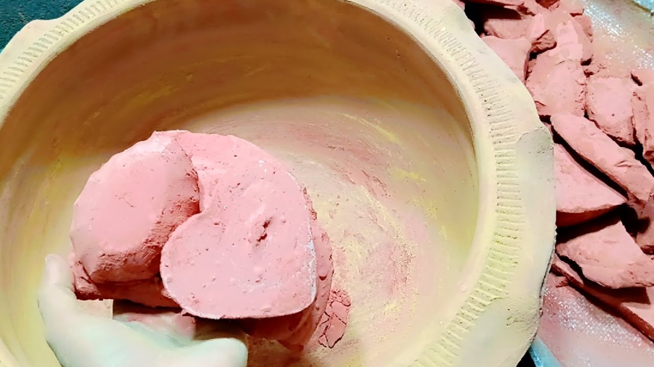 pure mehroon mud mouthwatering texture 🤤in clay pot 