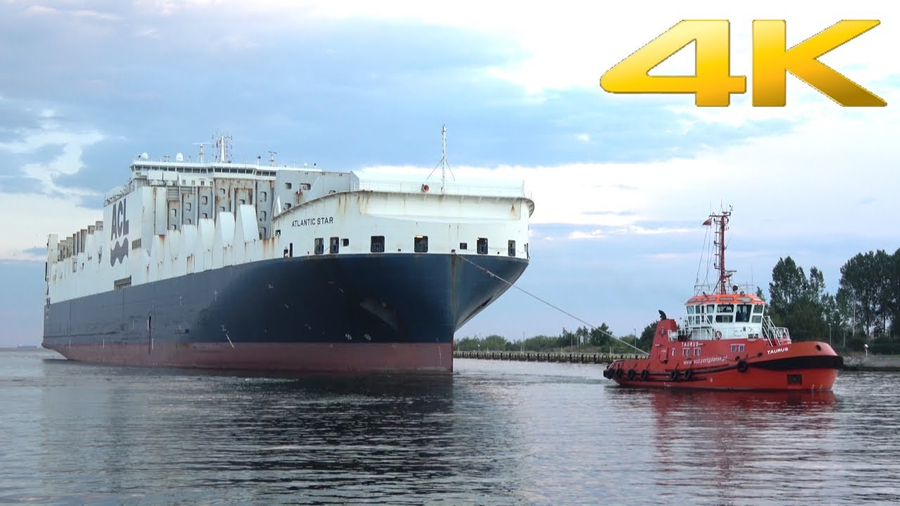 Atlantic Star  prawie 300 metrowy kolos wpływa do gdańskiej stoczni.