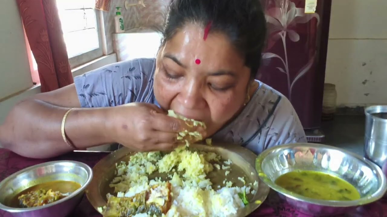 দাইল, মাছ🐟🐟, বেঙেনা ফ্ৰাই, 😋।। Eating Assamese local thali 😋