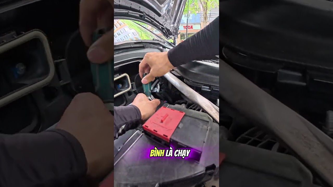 Thay ắc quy Mercedes GLC 300 | Replacing the battery in a Mercedes GLC 300.