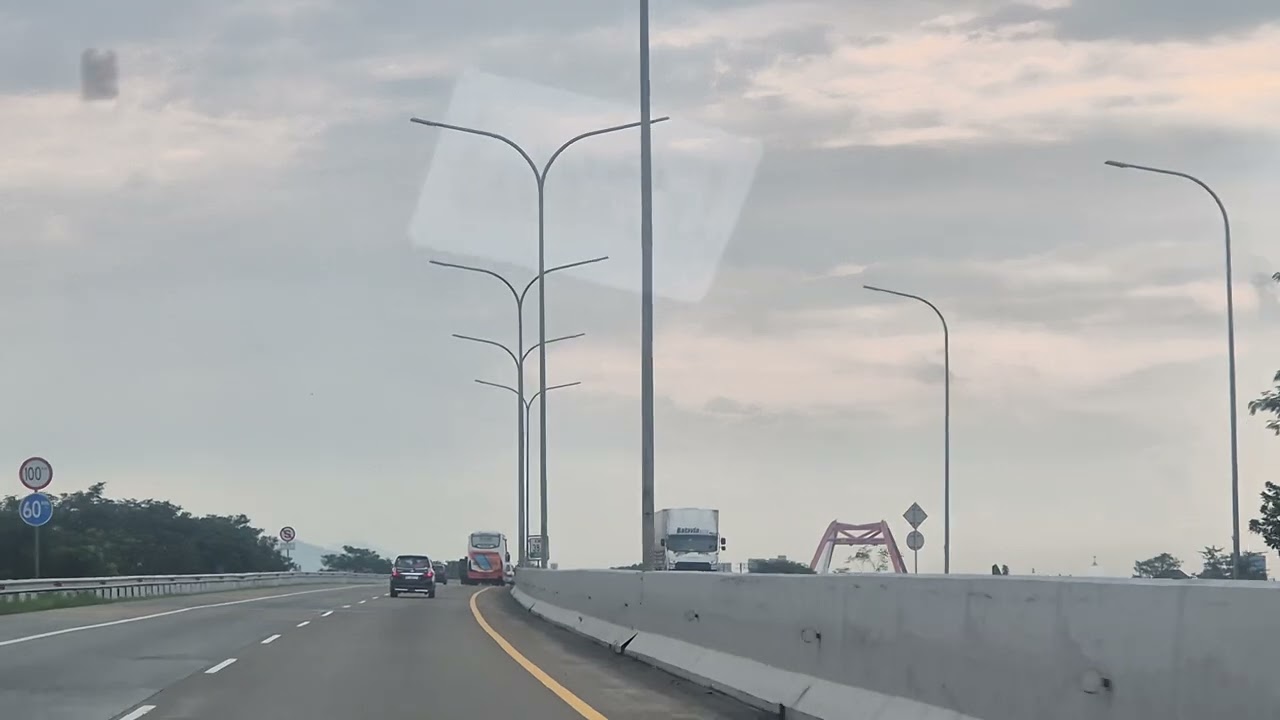 Perjalanan pulang menuju Bekasi dari Purwodadi, tak lupa videoin lagi jembatan merah