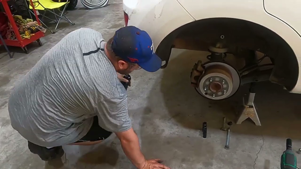 Replacing Rear Shocks on My 2012 Kia Soul with Robbie V.