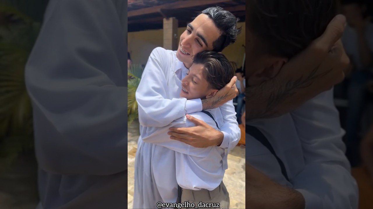 Carlos Emanuel celebra batismo de melhor amigo. #fé #success #noticias