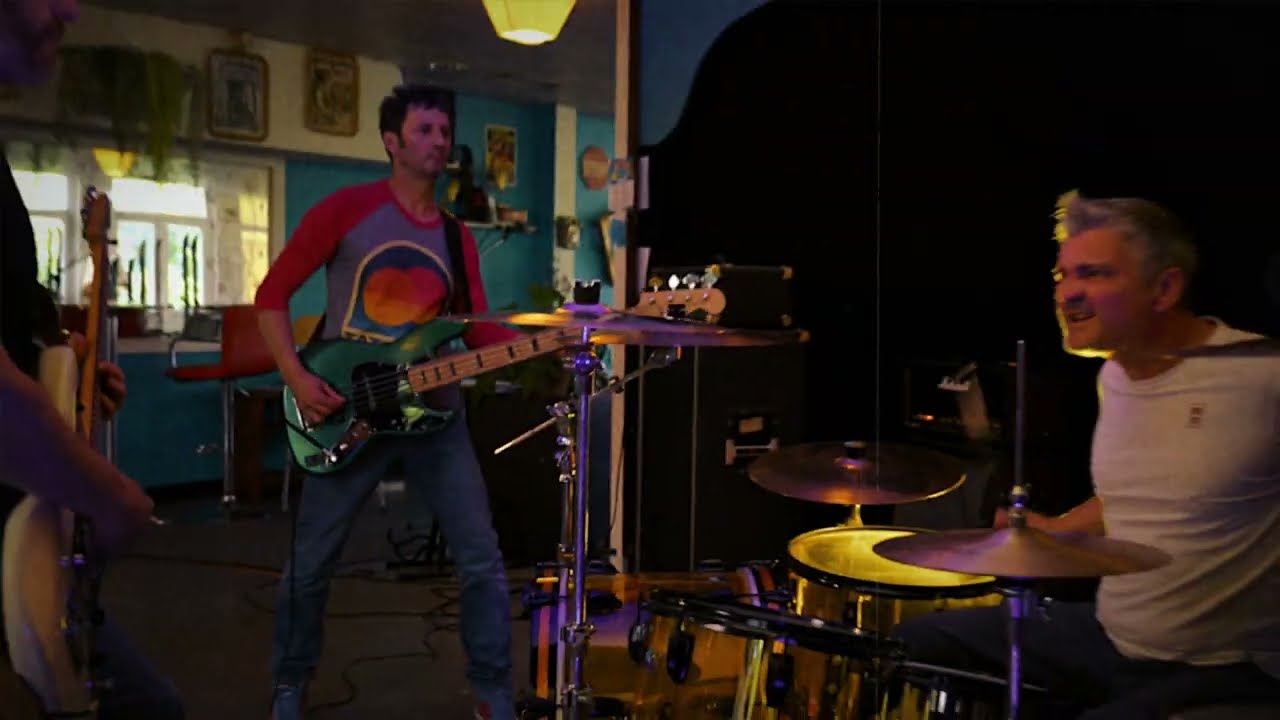 El Coyoté - Insiste (clip officiel)