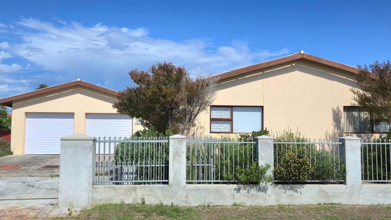 For Sale: Exclusive Sole Mandate - 16 College Road Franskraal. 