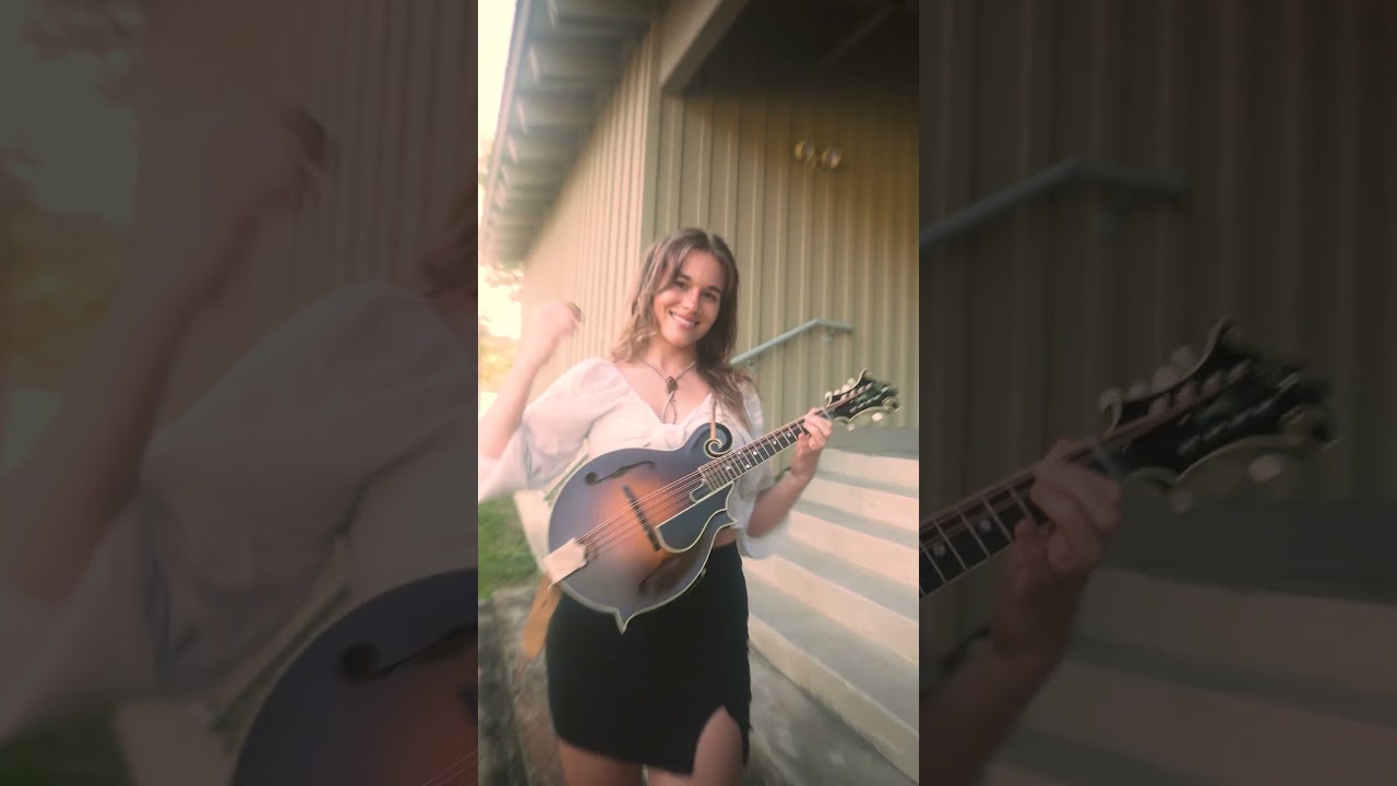 Rainy, what&rsquo;s your favorite lick? #mandolin