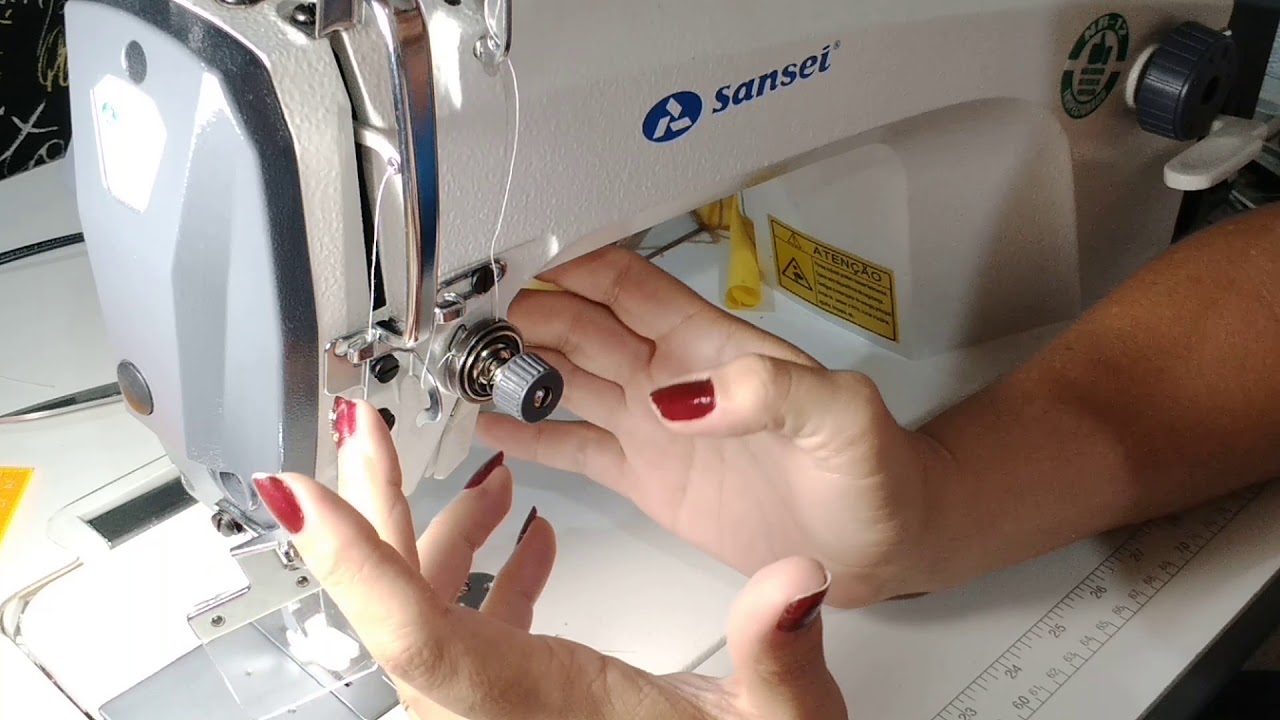 Ajustando a tensão na máquina industrial