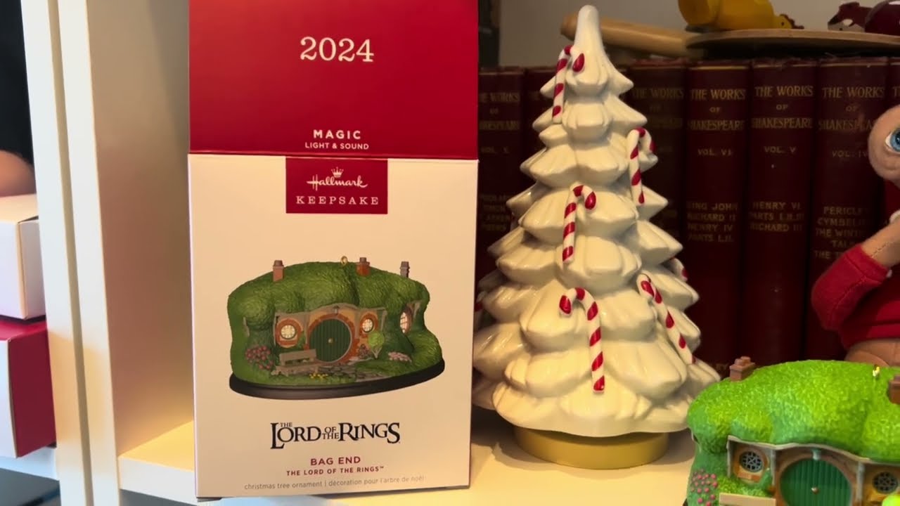 The Hobbit Bag End ornament full interaction
