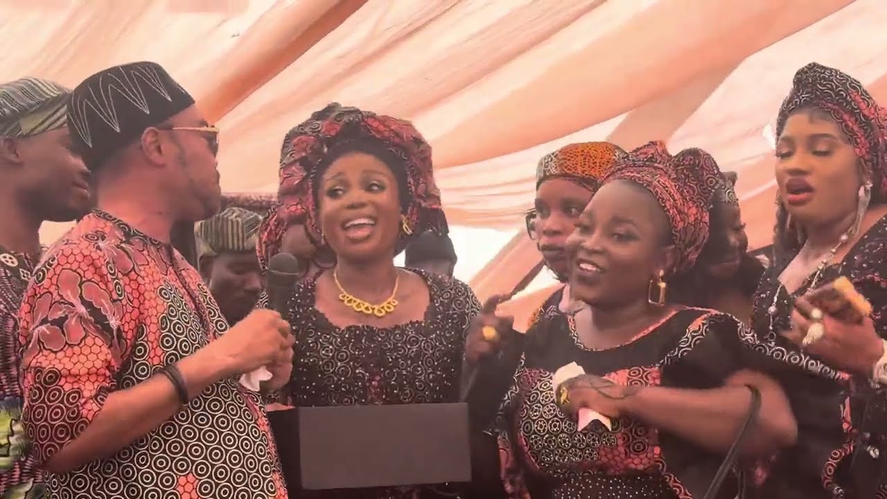 BARAKAT ELEYINLA AND FRIENDS ON STAGE WITH SAOTY AREWA AT ERE OSAN OF AISHA AND GANIYU’S WEDDING