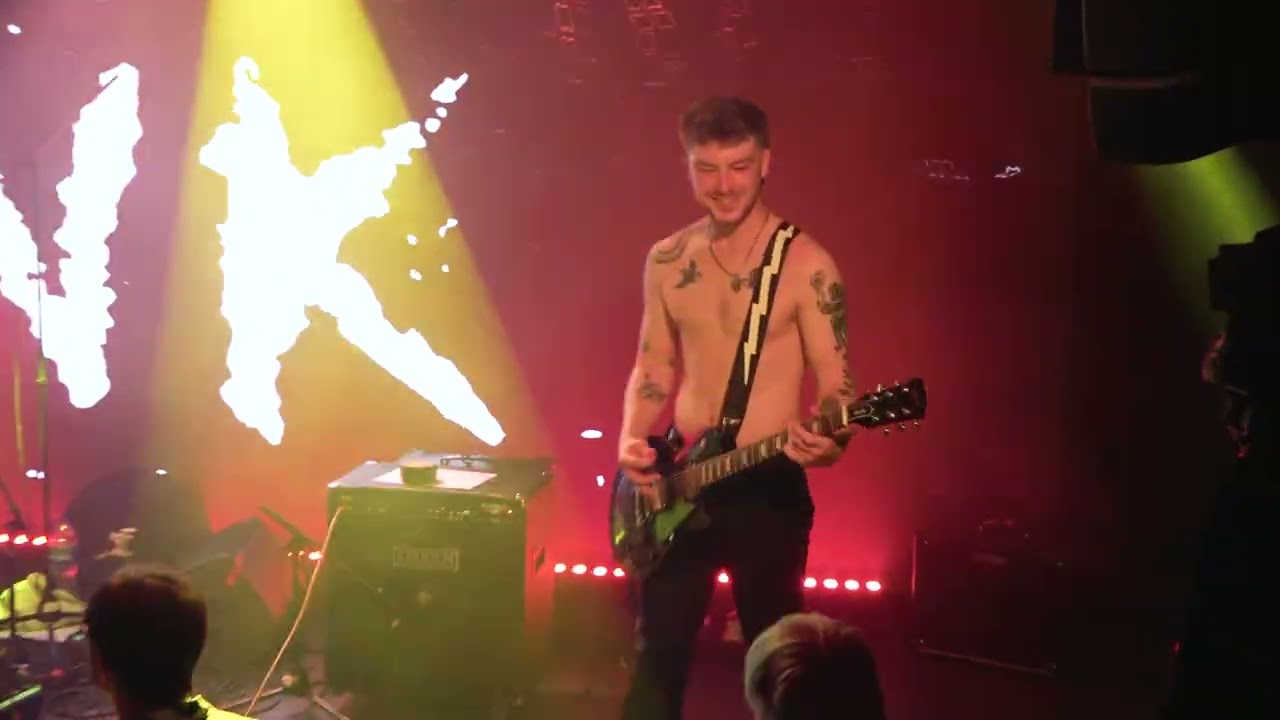 Sunk perform 'Bed Bound from City' and 'Hive Mind'