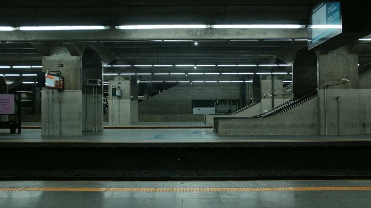 Ambiente de un Andén vacío de una estación de tren subterráneo 🚇​// Tren Efecto de sonido