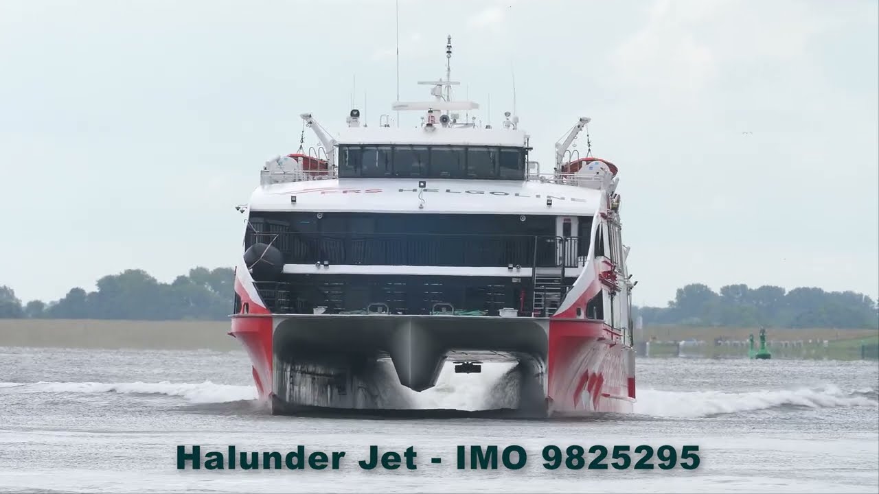 Fast Ferry at Full Speed! 🌊 Halunder Jet in Cuxhaven #ShipSpotting 4K