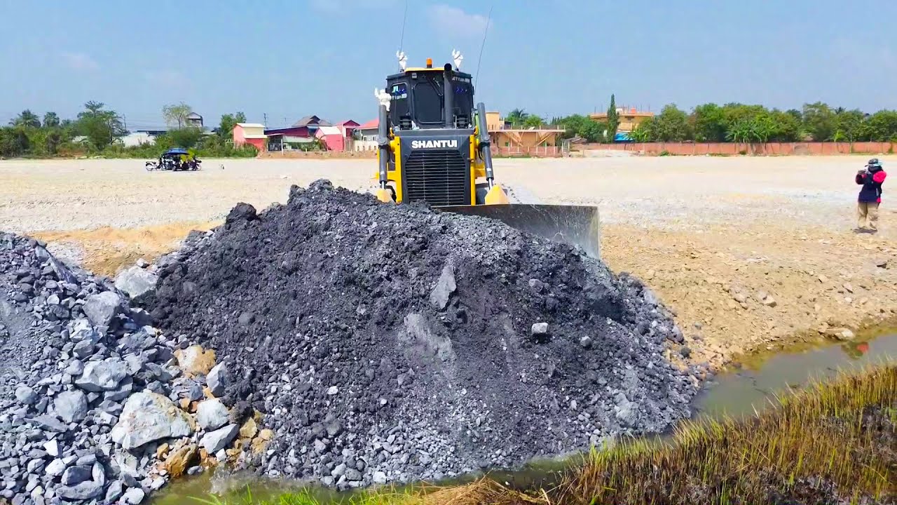 Unbelievable Power SHANTUI DH17C3 Pro Successfully Completes Massive Landfill Project