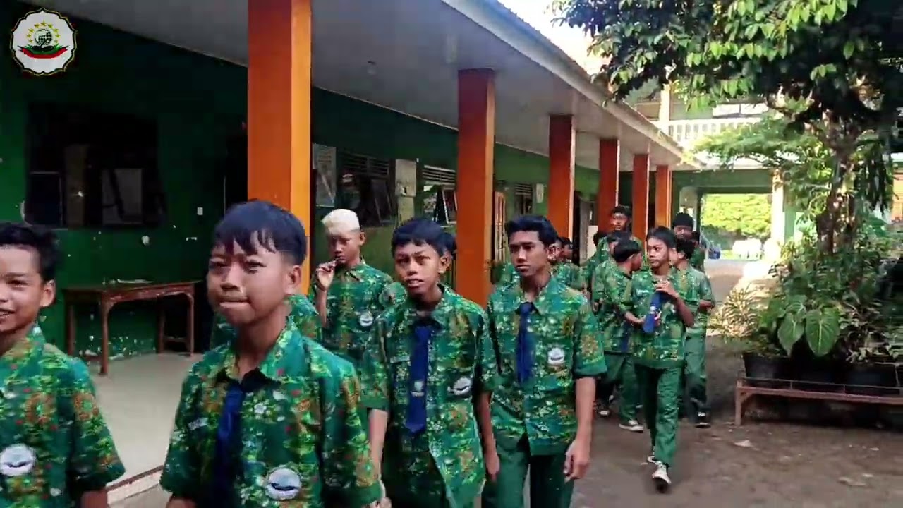 ZIARAH MAKAM PENDIRI DAN GURU MTs MA'ARIF NU 1 KEBASEN