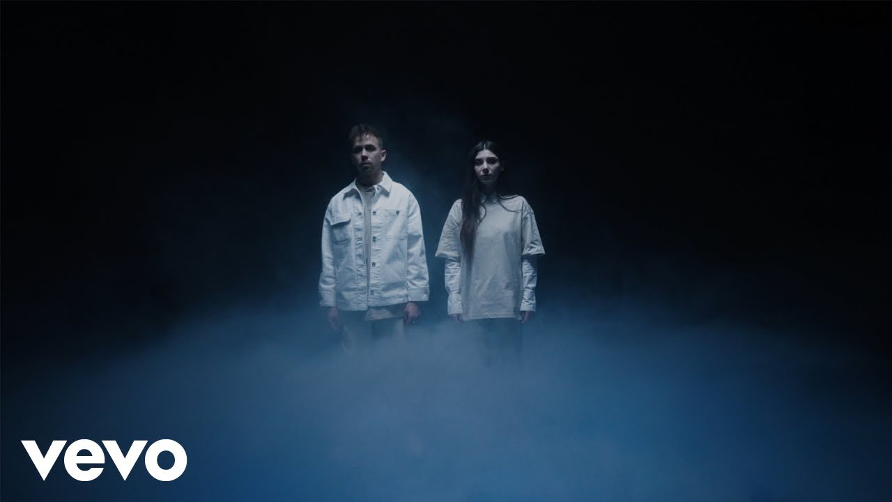 Slza - Pad&aacute;m (Official Music Video) ft. Pam Rabbit