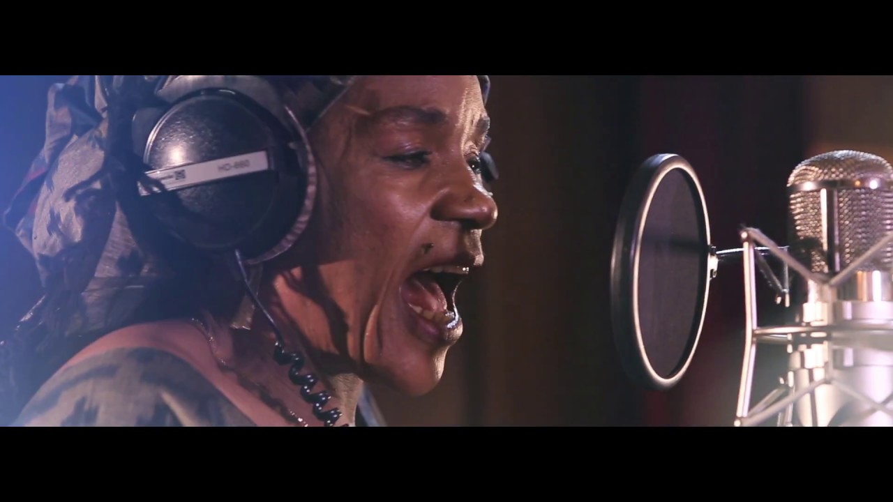 Debout sur le zinc - Les mots d'amour (avec Mamani Keita - Clip Officiel)
