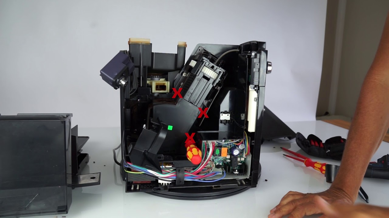 Reparaturvideo Jura Impressa C Linie (hier C60) Brüheinheit wechseln