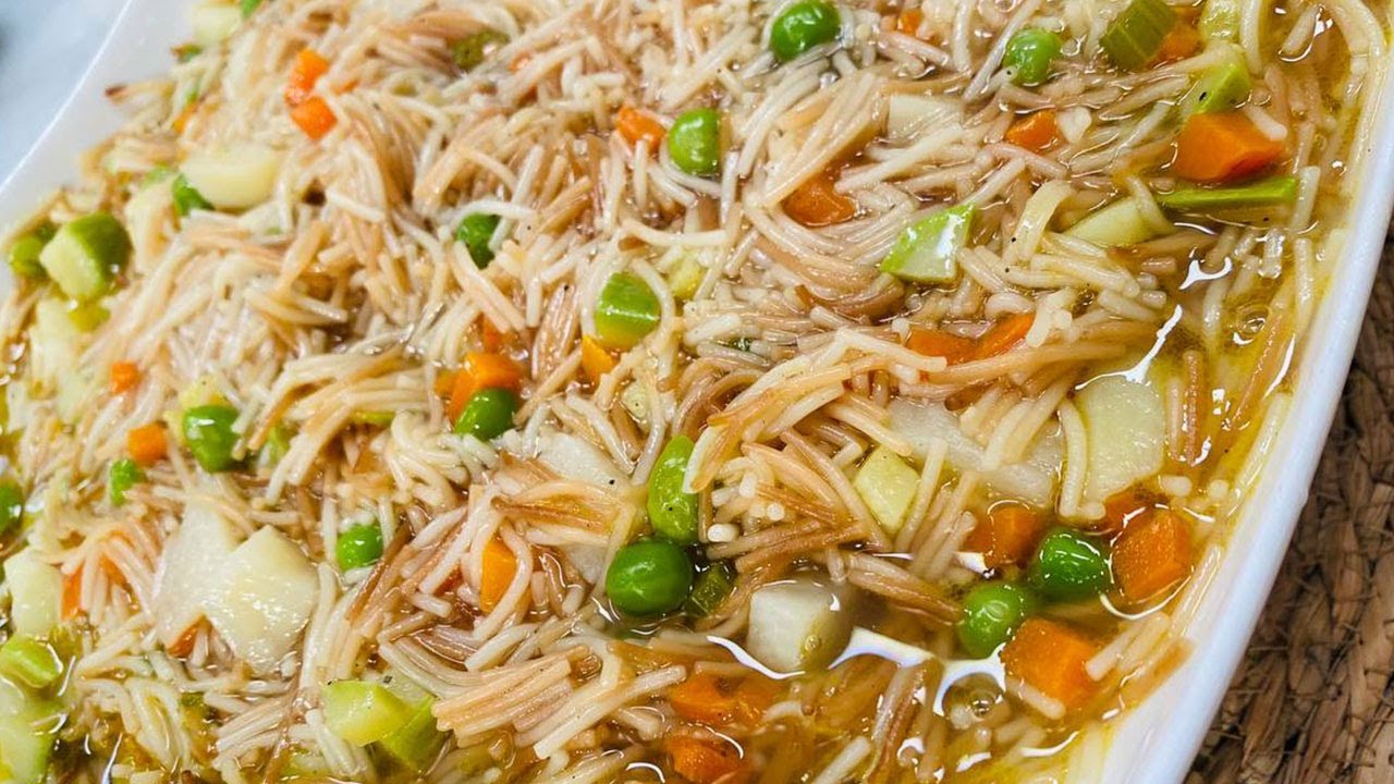 طريقة عمل شوربة الشعيرية بالخضار | العزومة مع الشيف فاطمة أبو حاتي