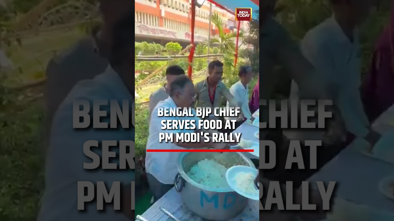 Bengal BJP President Samik Bhattacharya Serves Food at PM Modi's Rally | #shorts #pmmodi