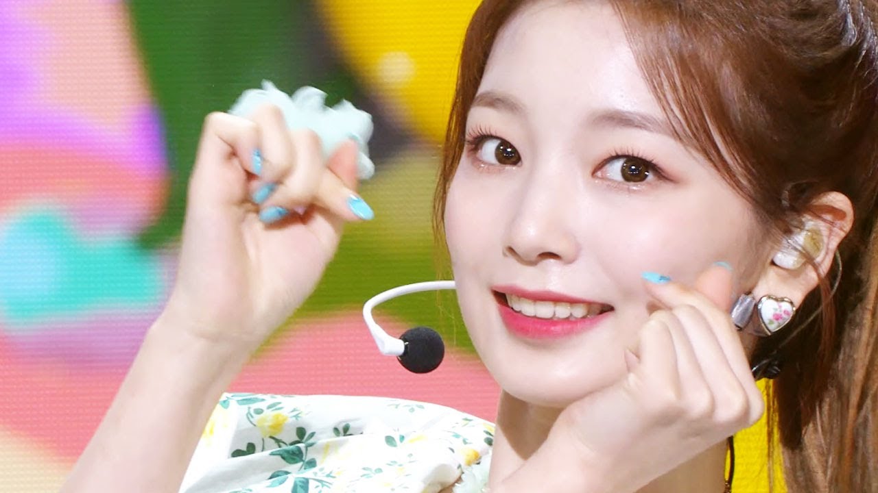 Rocket Punch - JUICY [Music Bank K-Chart Ep 1041]