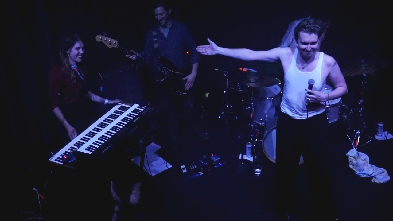 Alex Cameron - Stranger's Kiss (with Jess Parsons & Roy Molloy) LIVE