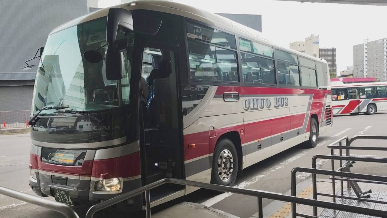 北海道中央バス真栄営業所所属札幌200か51-94       高速おたる号北大経由小樽駅前行き