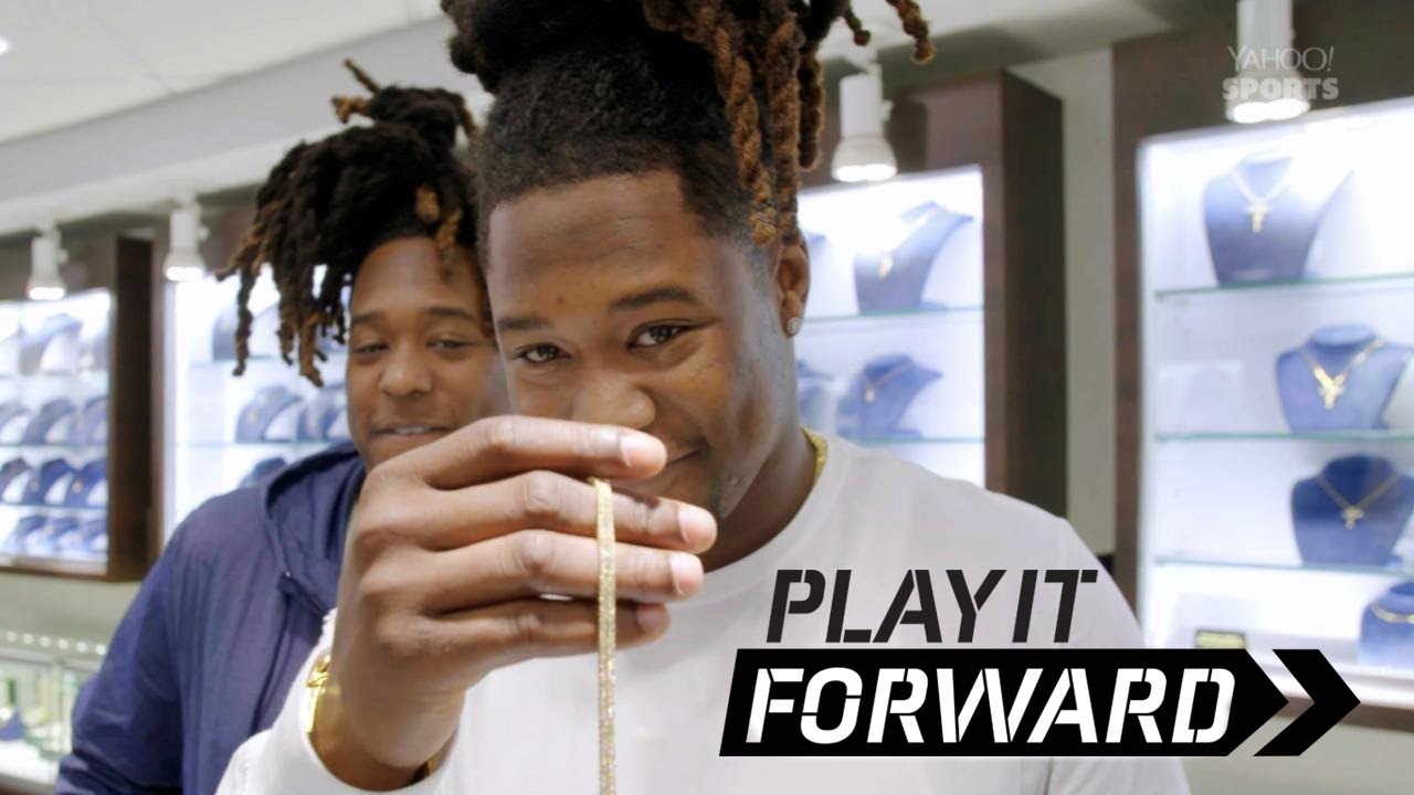Griffin Twins Treat Their Mom with New Ice | Play It Forward