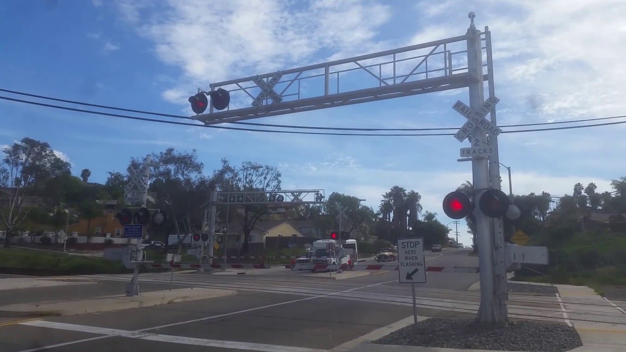 WB Sprinter at Mar Vista RD with safetran type 1 e bell