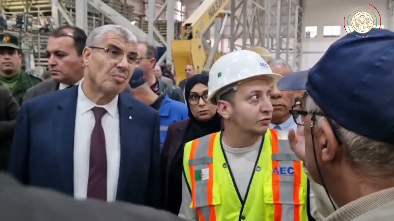والي وهران السيد سمير شيباني في زيارة ميدانية لمشروع محطة تحلية مياه البحر الرأس الأبيض.