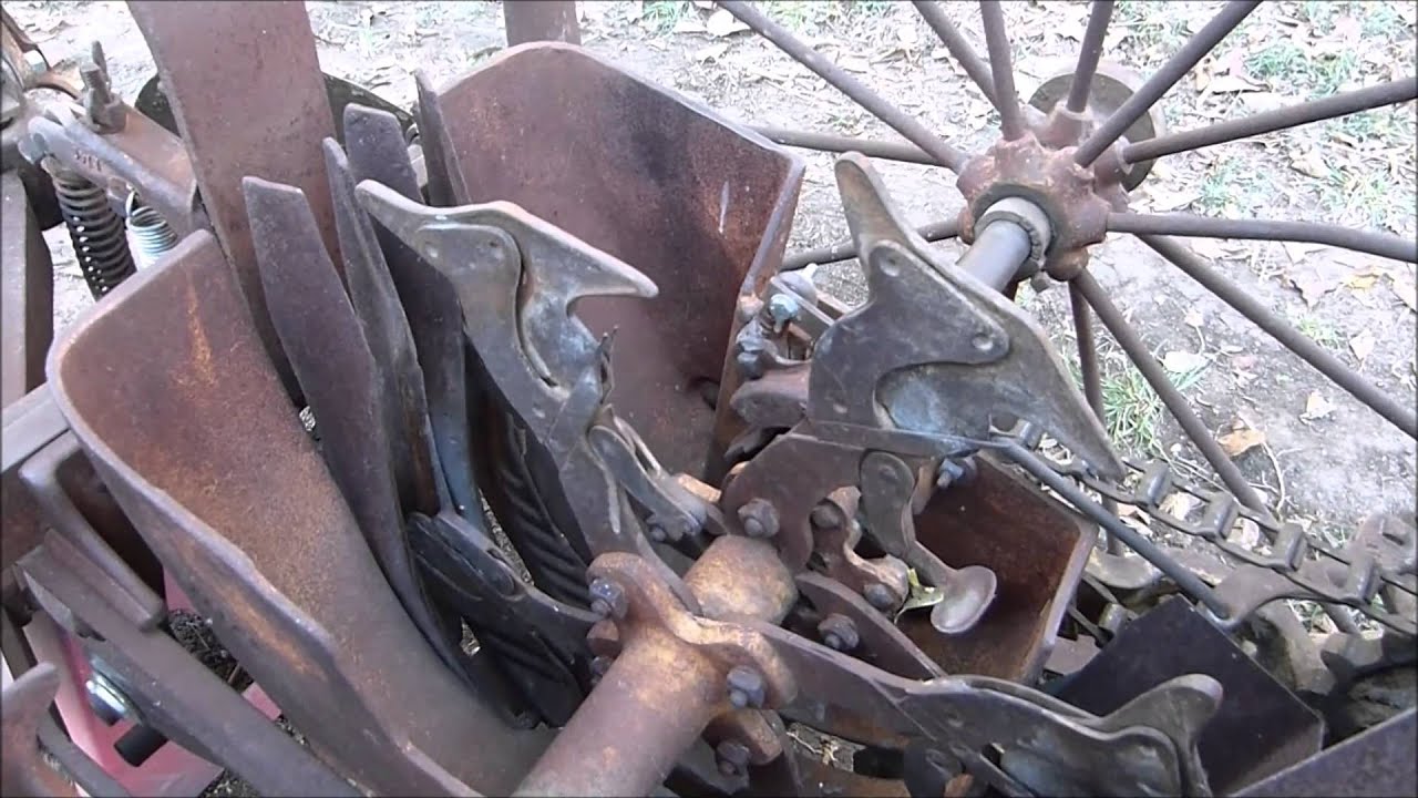 How our 1918 John Deere Hoover Potato Planter Plants